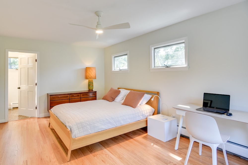 Home in Narragansett w/ Beach Access!