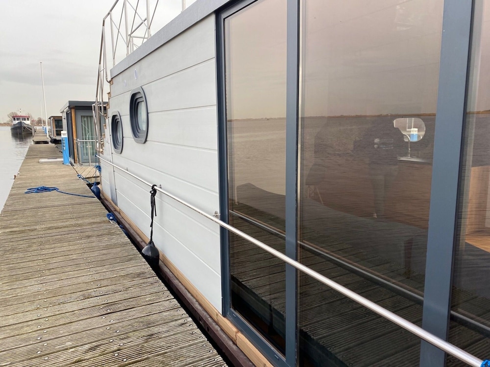 Houseboat at Marina With Lake Views view 4