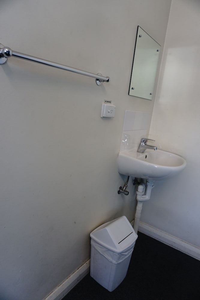 The Guesthouse - Hostel