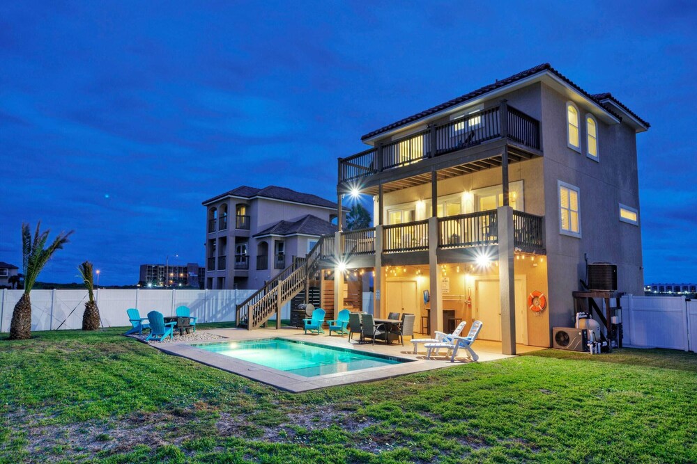 2 Homes, Sleeps 22 Steps to the Beach, Private Pool, Fire Pit, Balcony Views