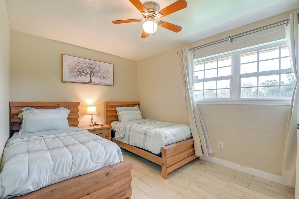 4 Mi to NRG Stadium: Quiet Home w/ Fenced Yard!