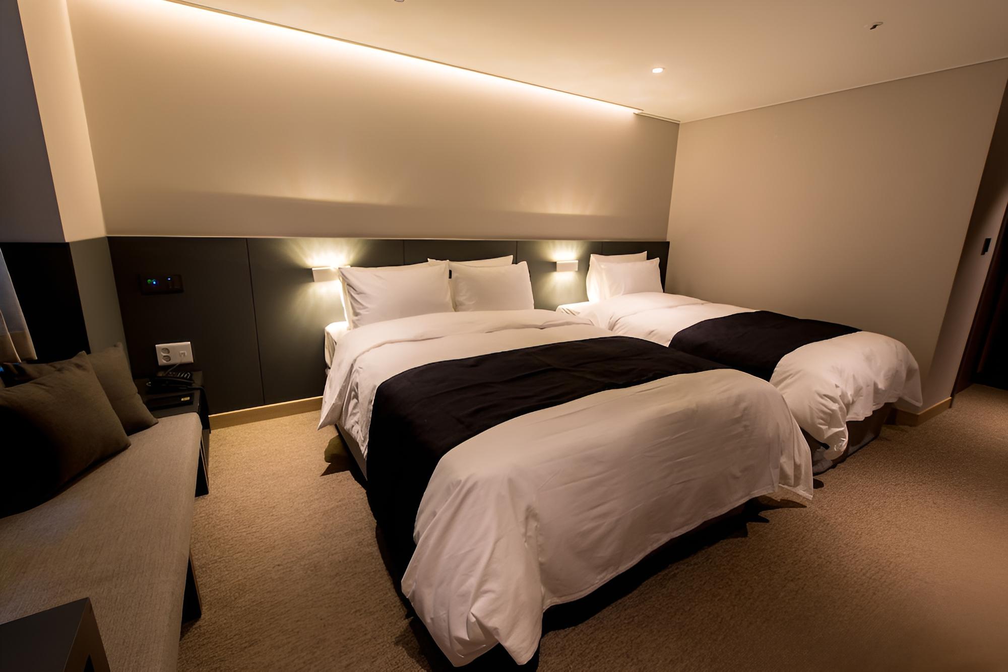 R&B Business Hotel