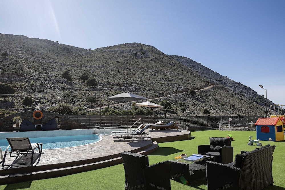 Villa Pasiphae - With Private Heated Pool