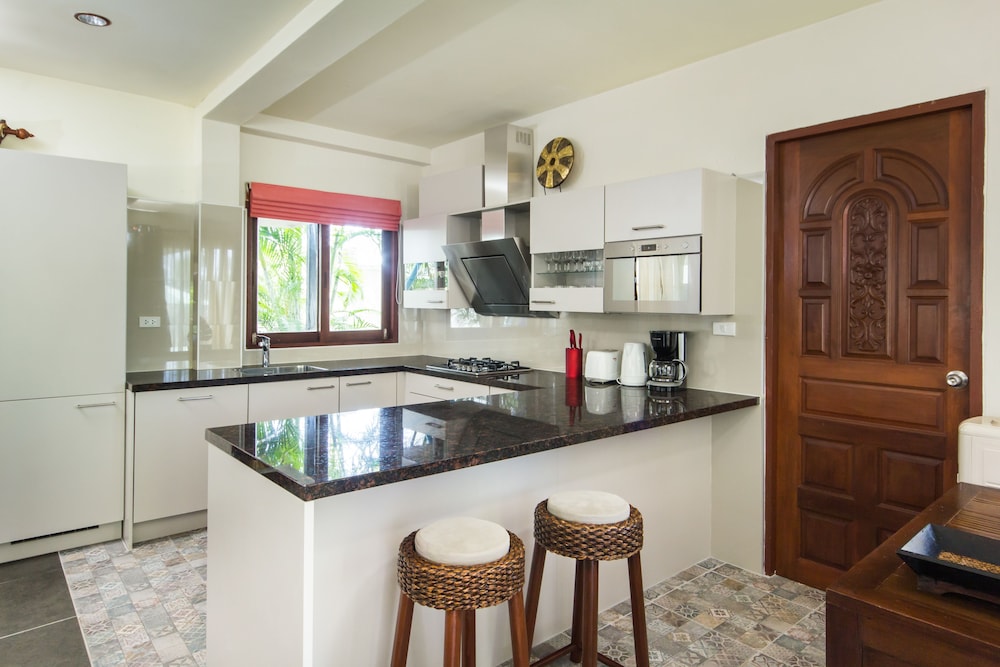 Idyllic Samui Beach Villa Resort