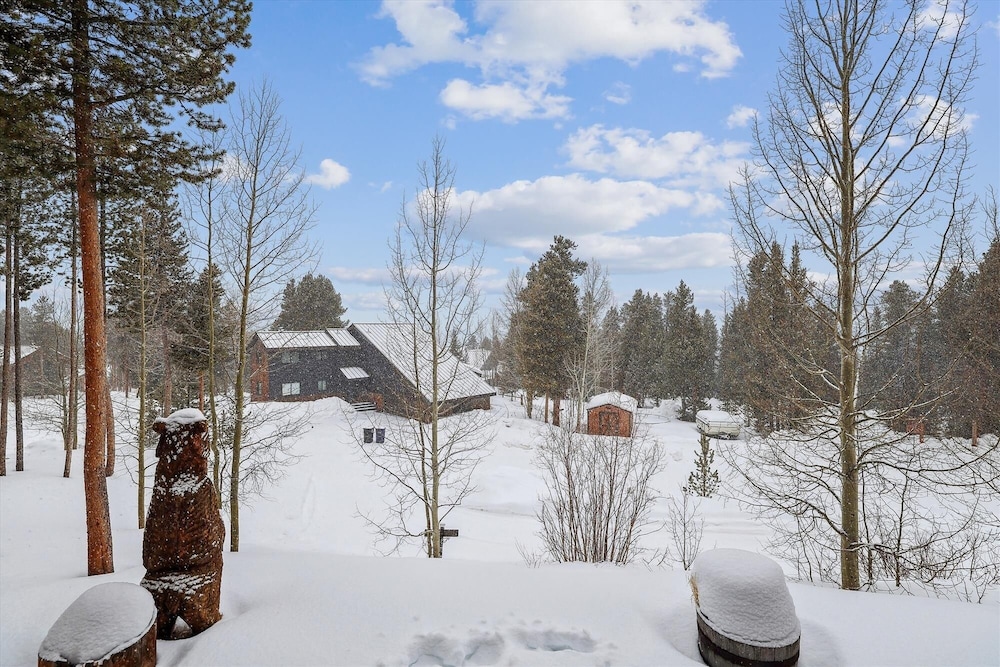 Timber Heights Lodge 3 Bedroom Home by RedAwning