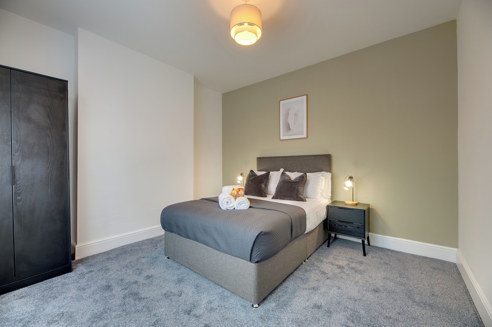 Mauve Modern 3-Bedroom Home in Newcastle