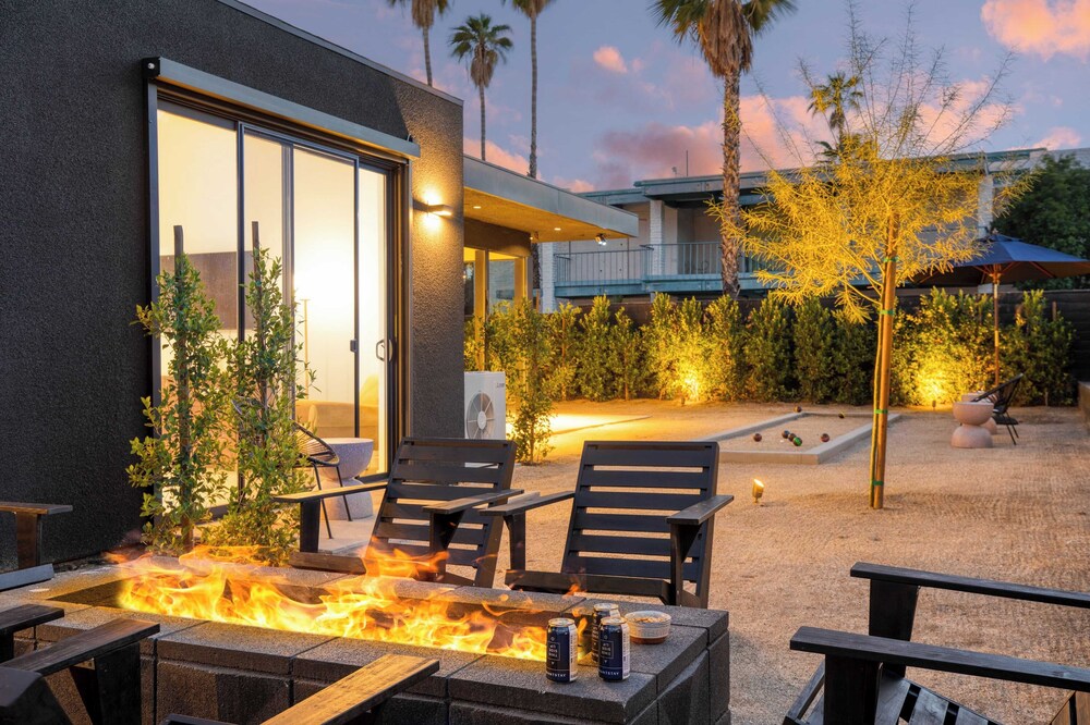 Blackhaus B : 4 Bedroom Suite by Avantstay 4-rooms