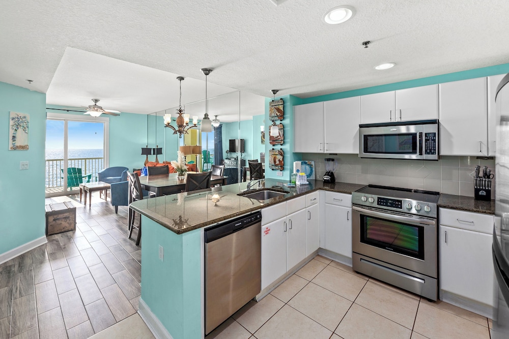 20th Floor Condo! Sleeps 8! Gulf Front Master Suite w/ Beautiful Gulf Views!