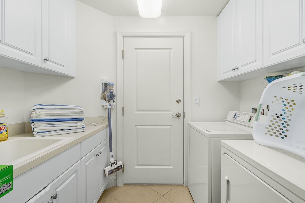 Waterside #835: Bayscape Bliss 3br/2ba Condo W/ Pool! 3 Bedroom Condo