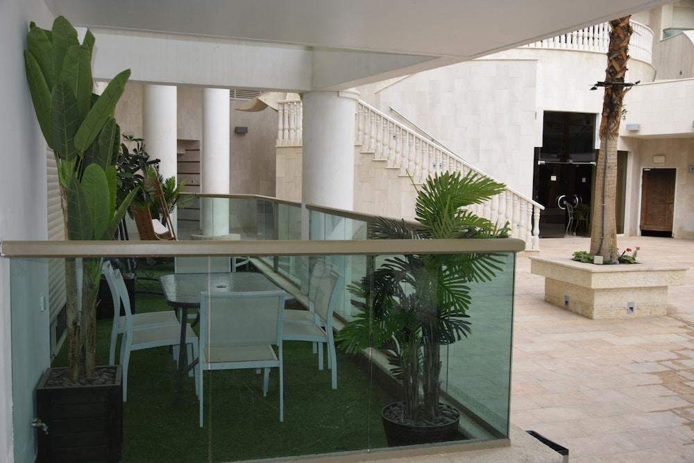 La Palmora Suites