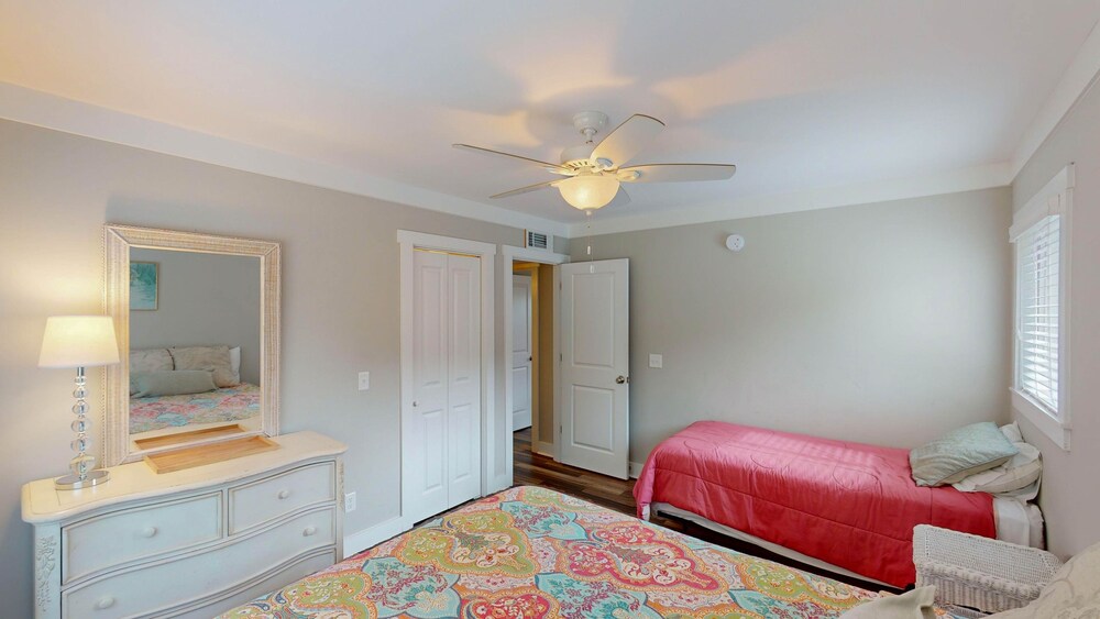 Clubhouse Cottage 5 Bedroom Home