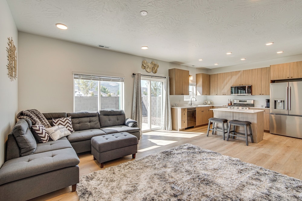 Built in 2025: Parowan Escape w/ Views!