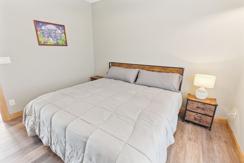 Lakeside 4br Retreat Private, Peaceful & Scenic 4 Bedroom Villa