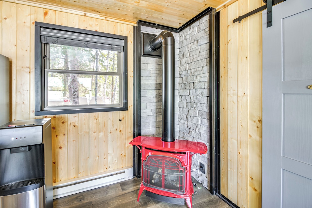 Lakefront Cabin on Lake Vermilion: Dock, Boat Lift