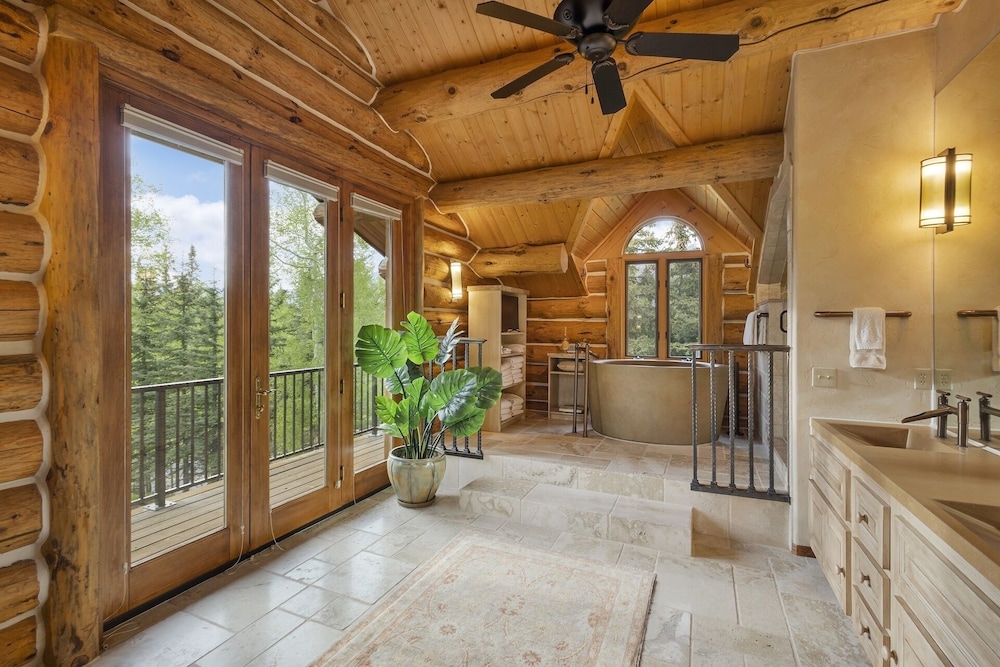 Wildwood Ridge 5 Bedroom Home