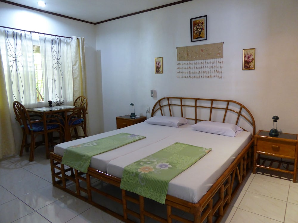 Marcosas Cottage Resort
