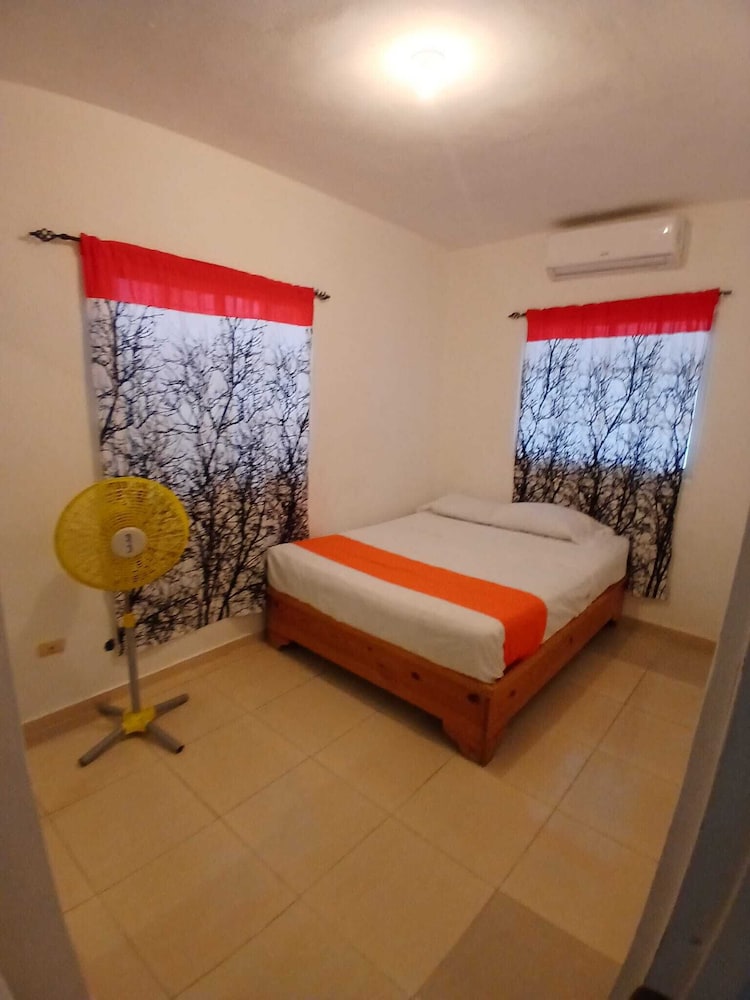 Villa con Piscina en Boca Chica