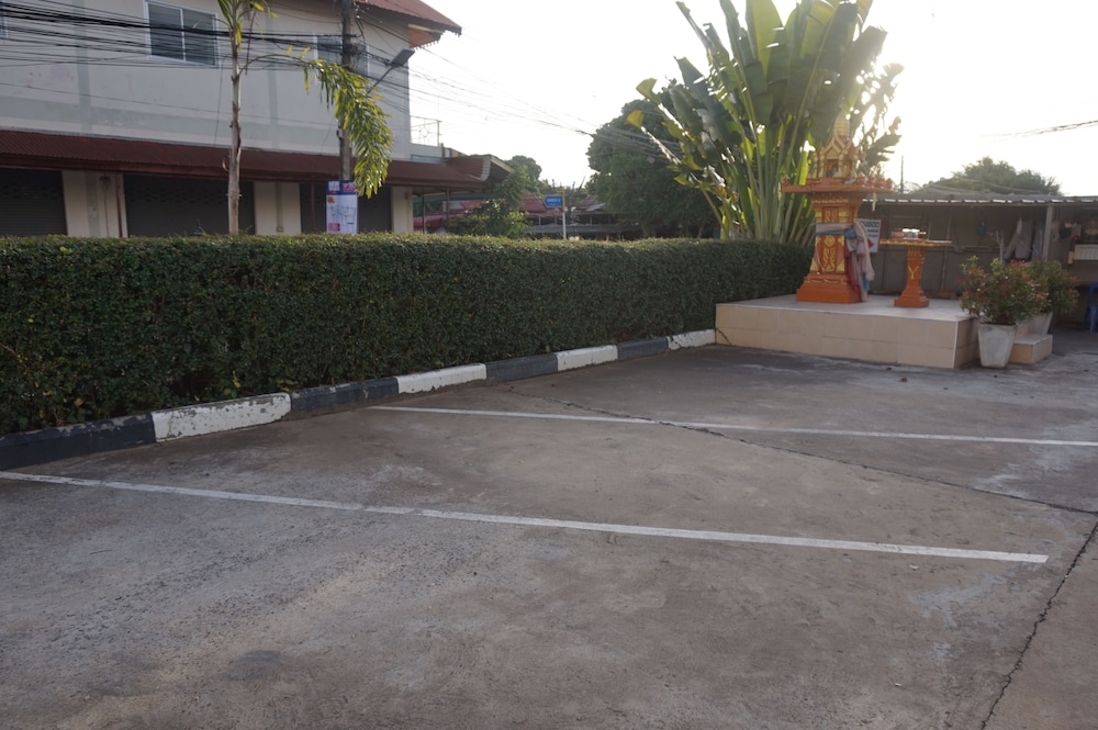Lomthong Place