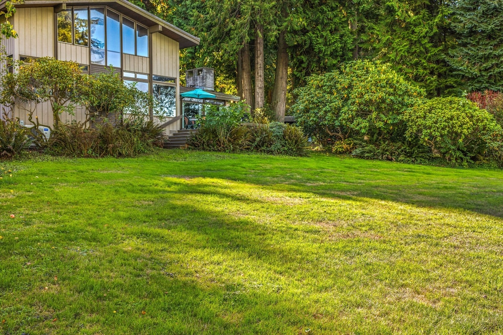 Puzzle Point Lodge in Poulsbo