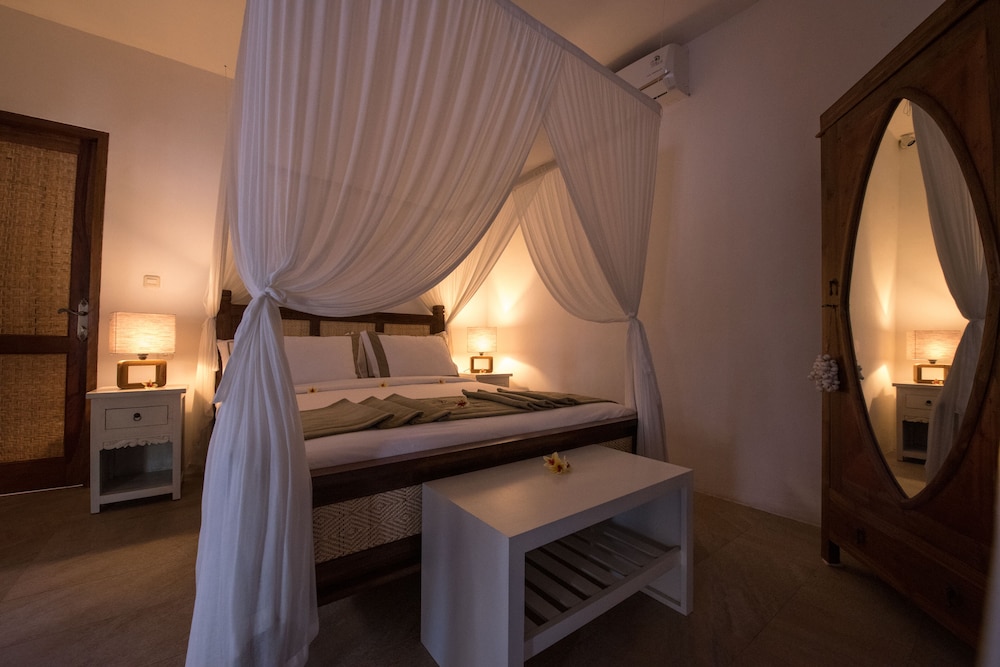 Villa Luna Sunset Beach view 2