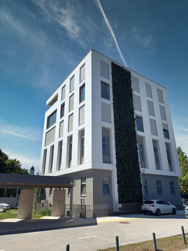 Garden Residence - Premium Alpine View Apartment