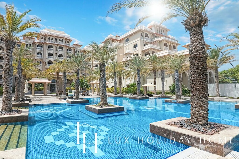 LUX The Grandeur Palm Garden View Suite