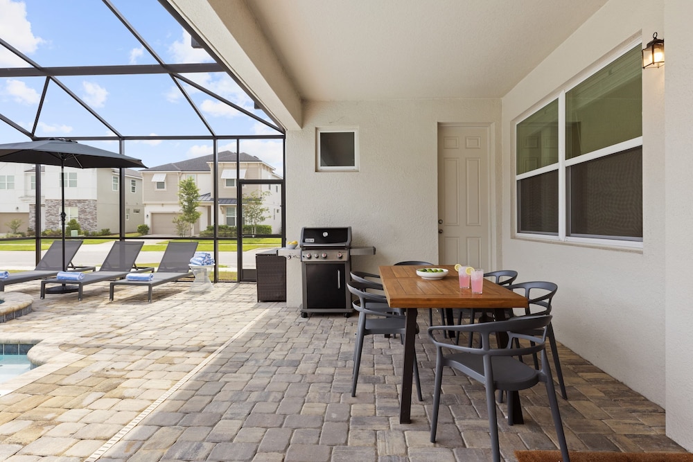 Coconut Breeze Resort Home Near Parks 25 Guests Located in Solara Resort