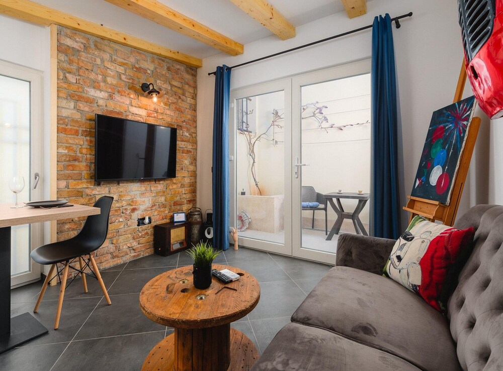 Apartment With Scenic View