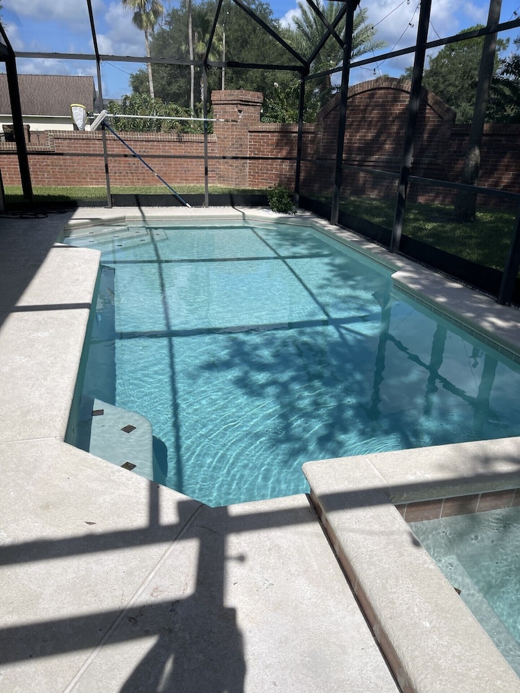 5 Bedroom Pool Home - Image 2