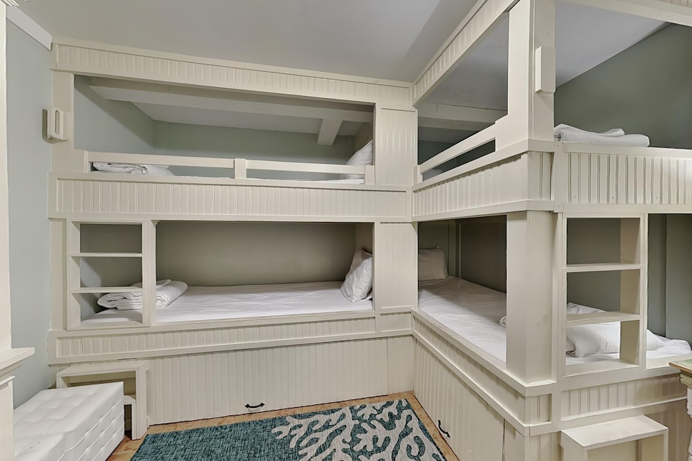 Tradewinds by Southern Vacation Rentals