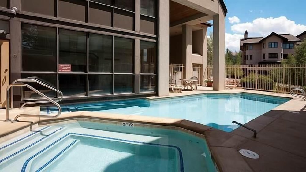 Chartreuse 122 2 BedroomCondo By Moving Mountains