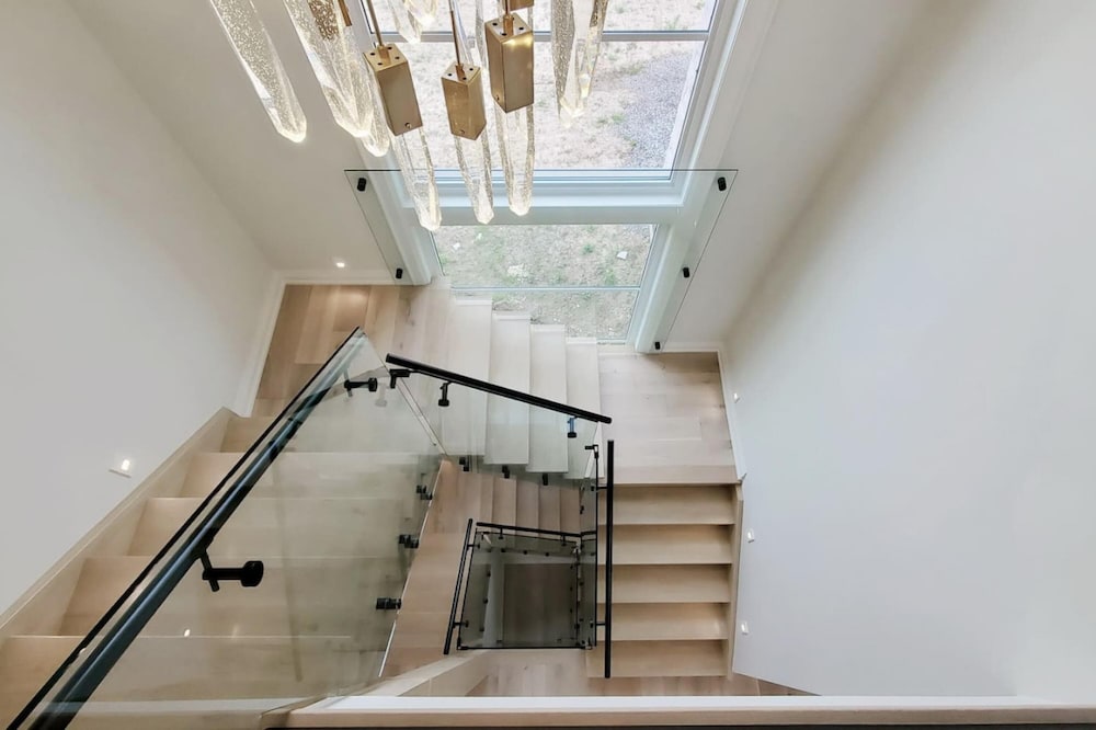 Lucky Mansion Luxury Villa in Fort Erie