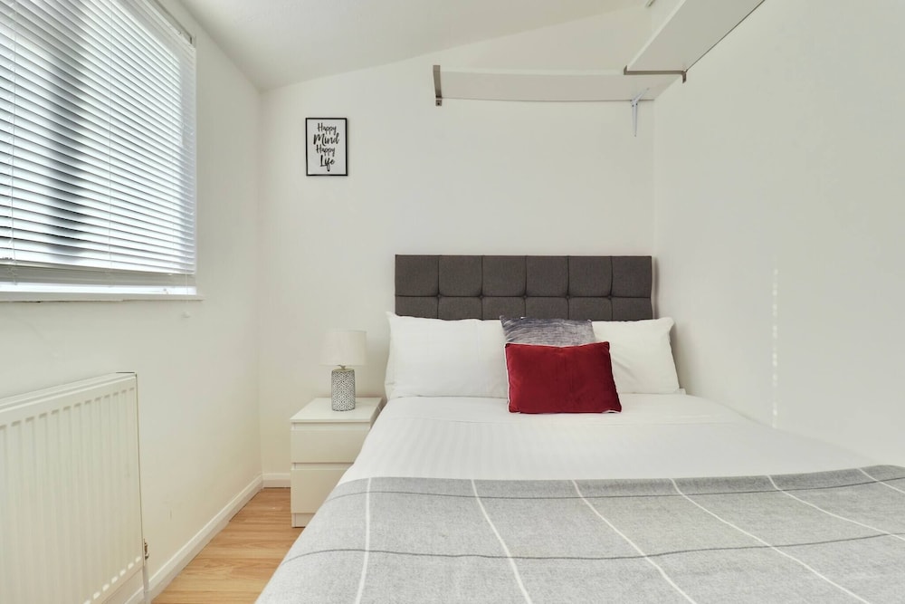 Skyvillion - Valley Way - 3bed House In Stevenage view 5