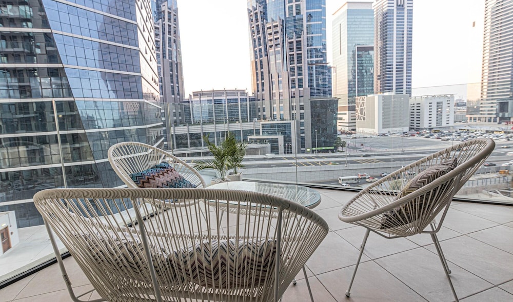 Exclusive 1BR Urban Oasis Canal