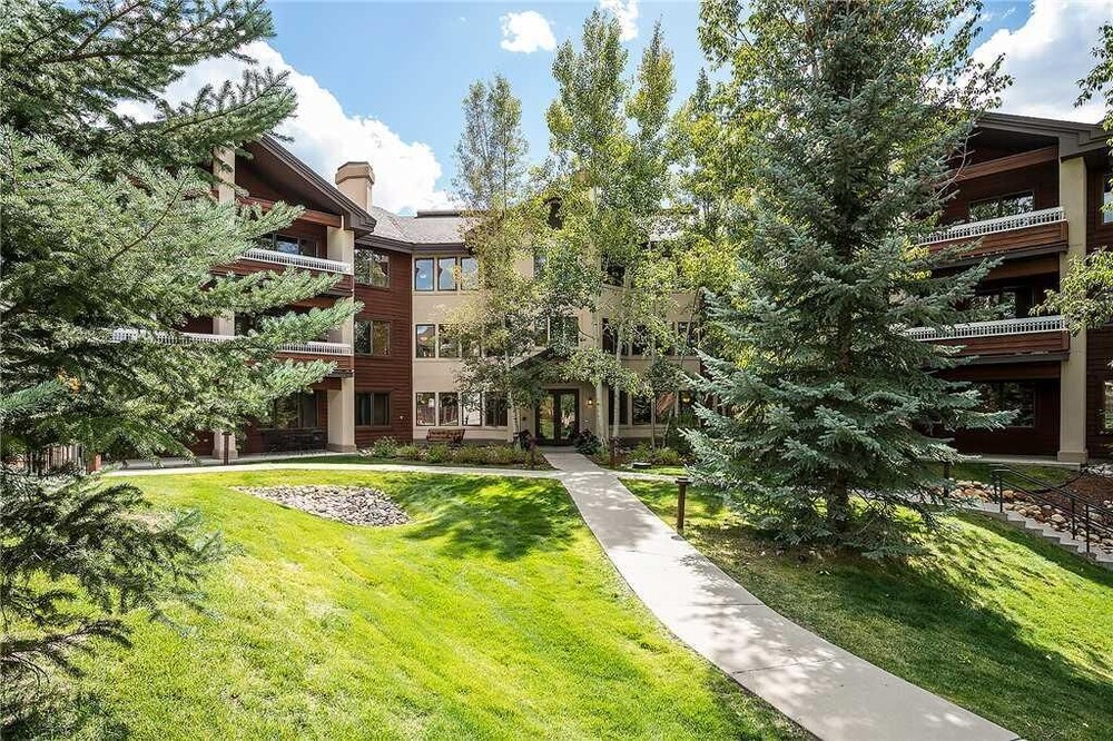 3101 Champagne Lodge, Trappeur's Crossing Apartment 2