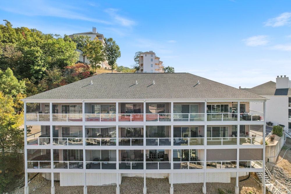 Central Location, Pool Access & Breathtaking Views