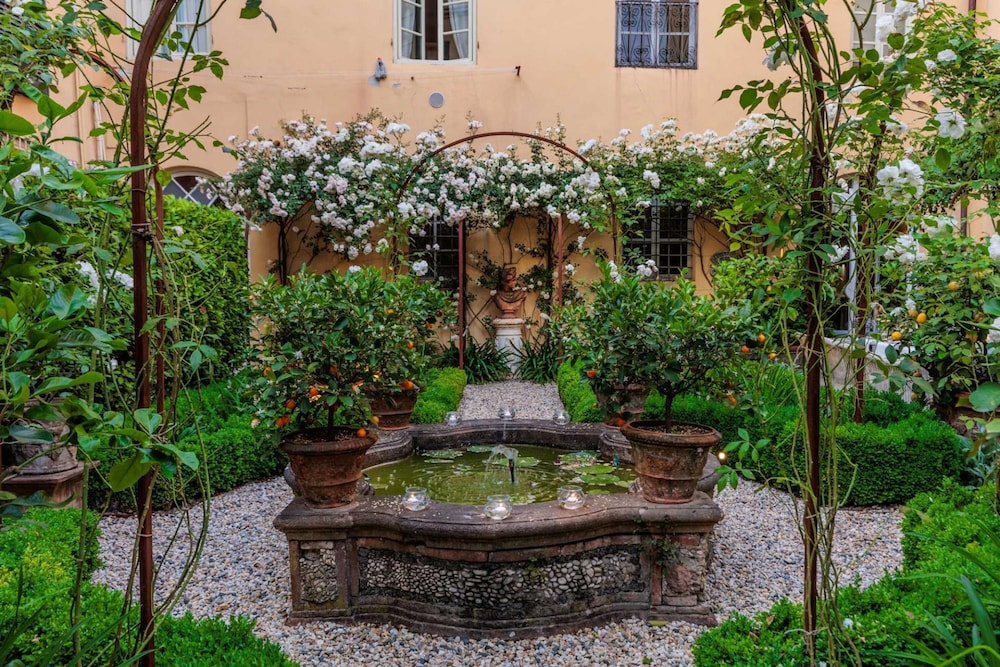 Casa Vanny an Apartment With Private Garden