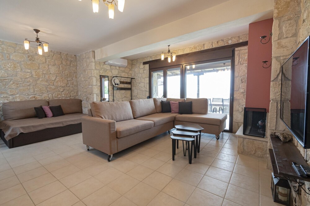 Artis Villa by Rentals Pro