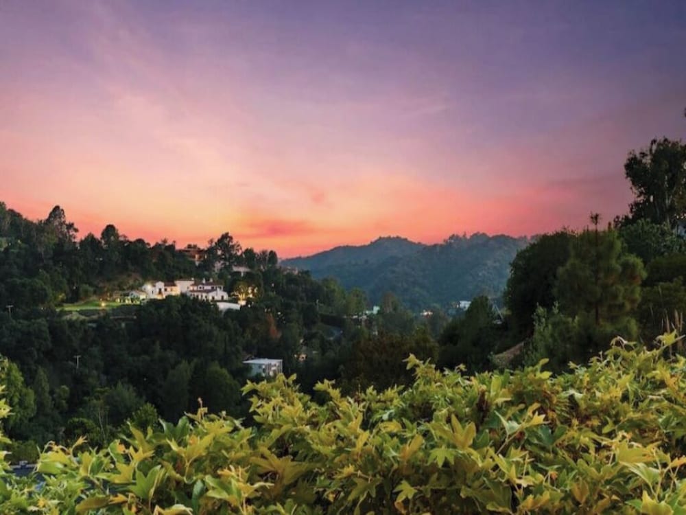 Zen Estate - Luxurious 5BR Beverly Hills Sanctuary With Pool & Canyon Views