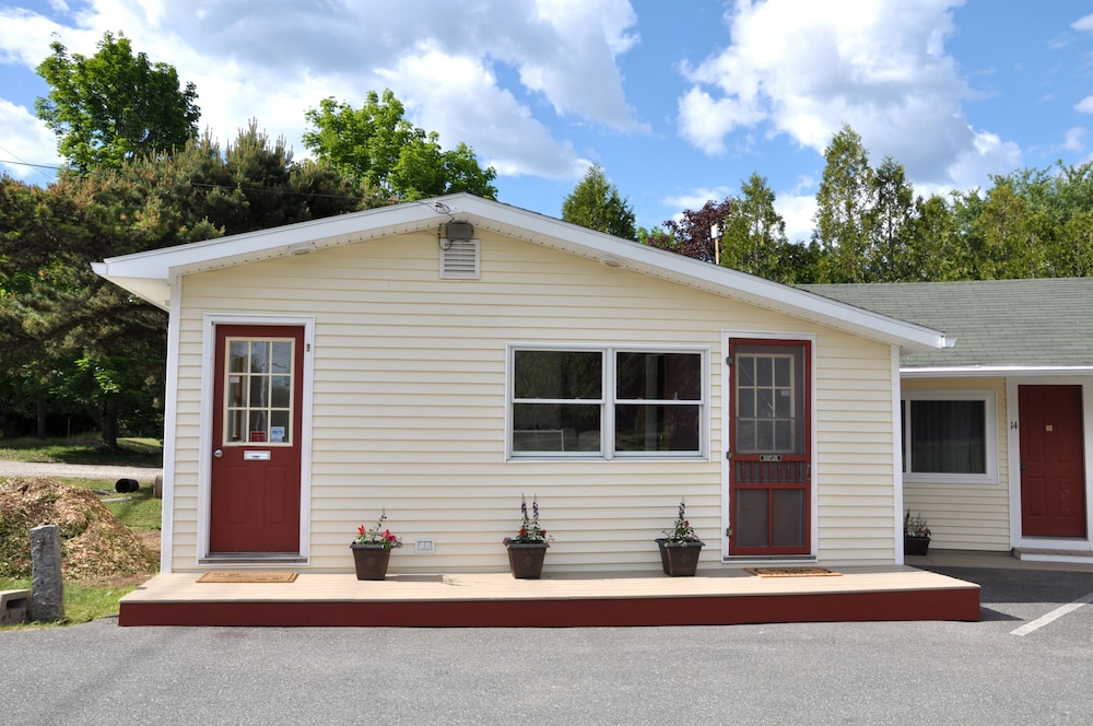 Hotel Gallagher's Travels Bar Harbor Motel & Cabins - Image 1