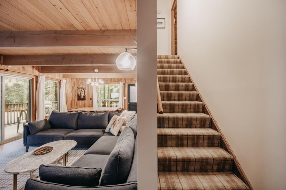 Mt Baker Lodging Cabin 27 - Sleeps 8 view 3