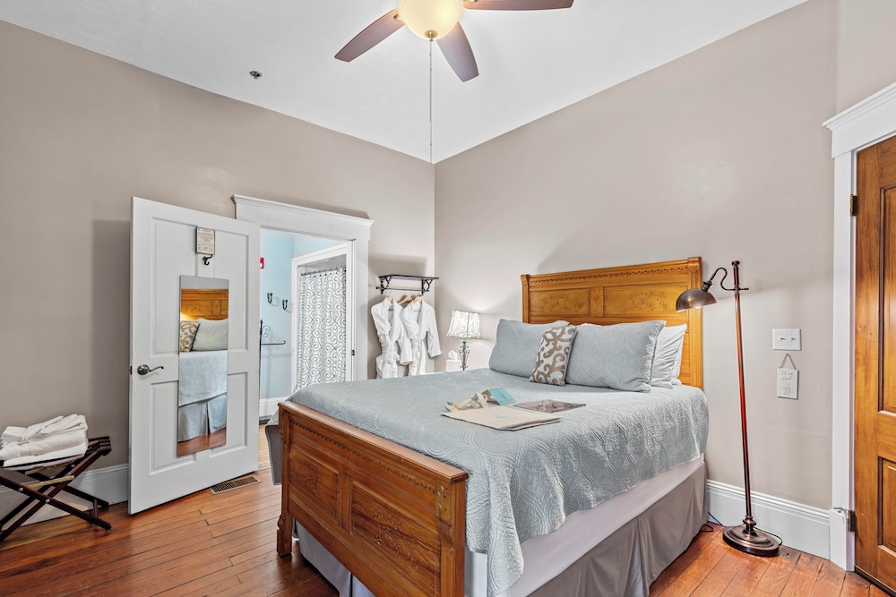 The Laurel Oak Inn Bed and Breakfast view 4