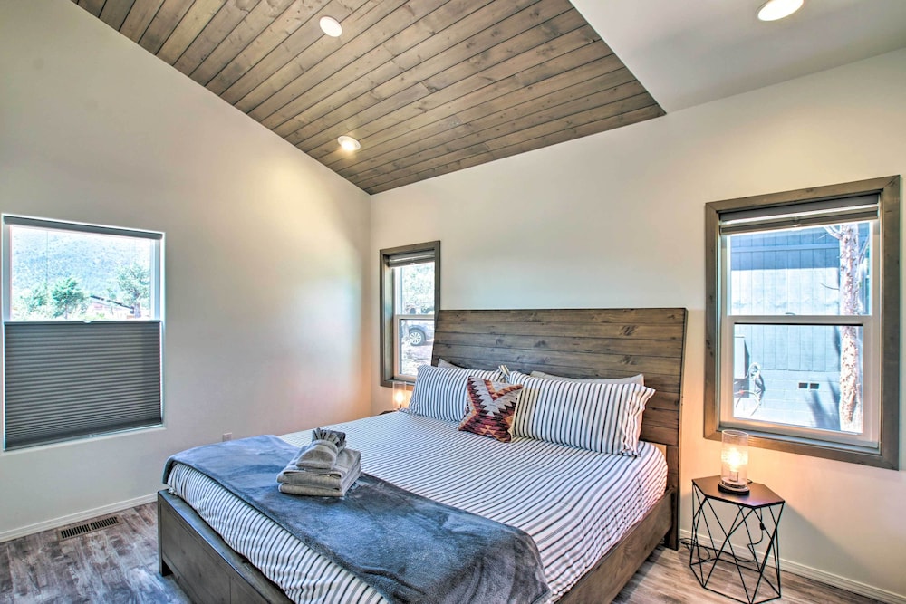 Payson Vacations - Luxury Pine Home w/ Gorgeous Mogollon Rim Views - Property Image 4