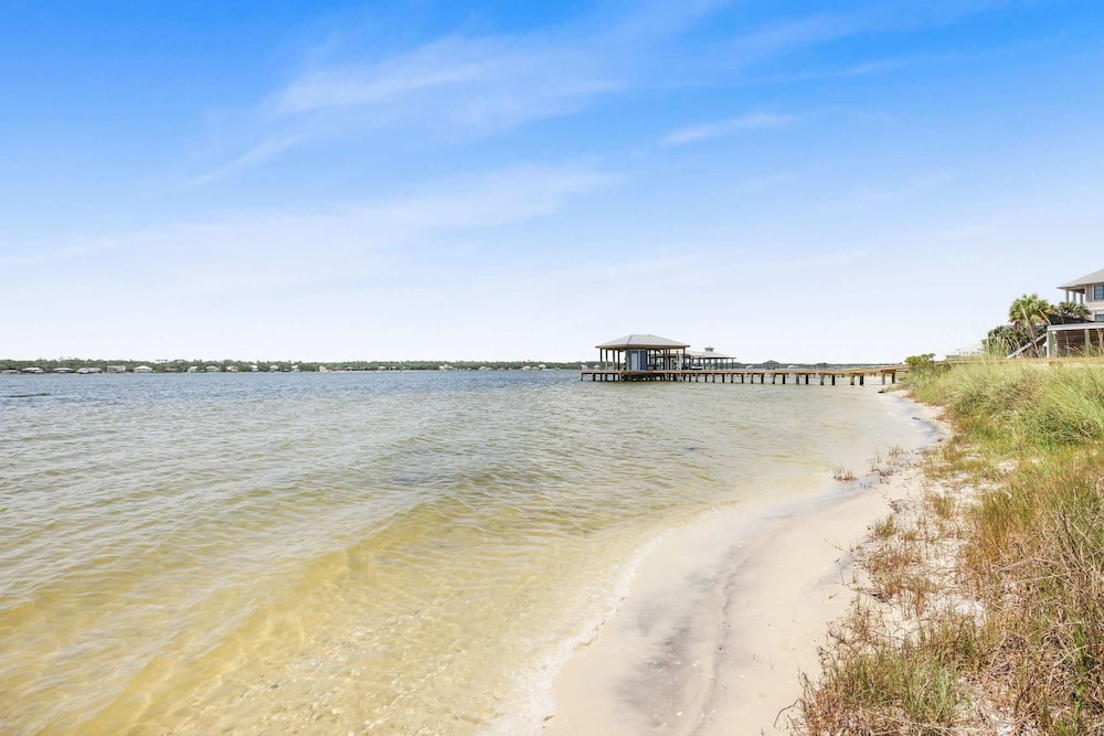 Beach Blessing- Pool Elevator Sleeps 16 SIX Bedrooms 6 Baths