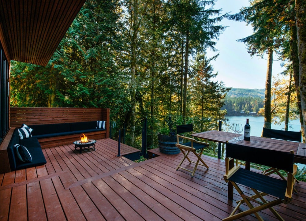 83MF - Lakeside - Hot Tub - WIFI - BBQ - Dock - Sleeps 4 NO PETS view 4