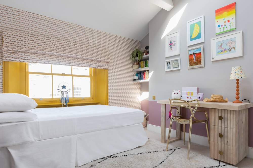 Westbourne Park Road XVI by Onefinestay