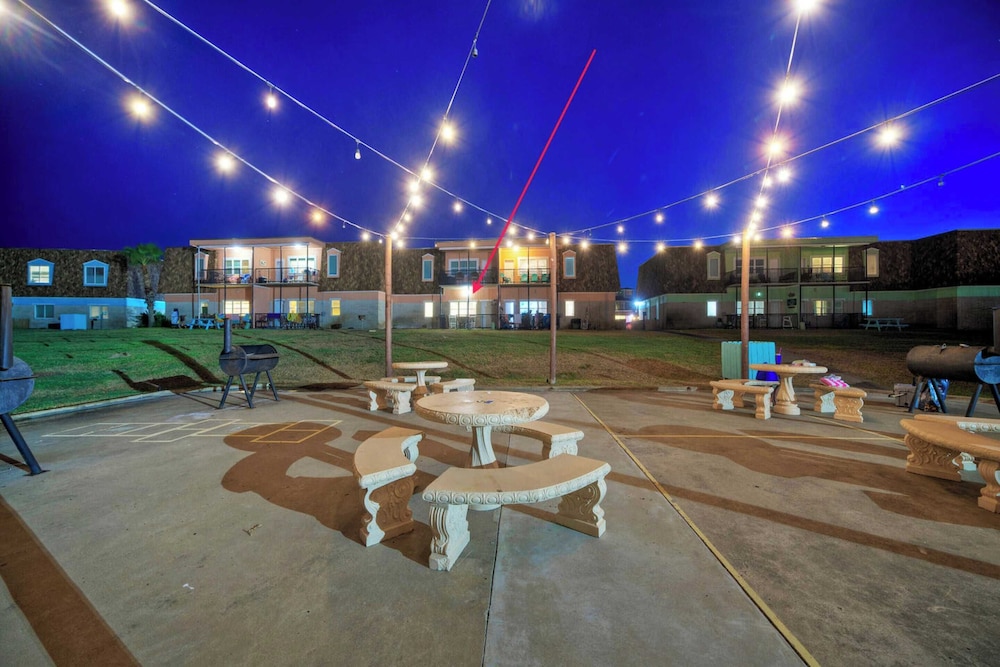 Steps to Sandfest 2 Condos in Beachfront Complex w/ Pool, Pickleball/tennis