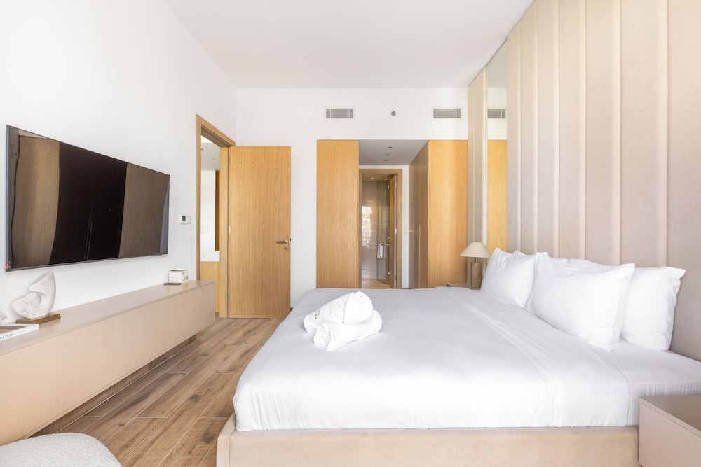 JVC Gem 2BR w maidsroom - Oakley Square