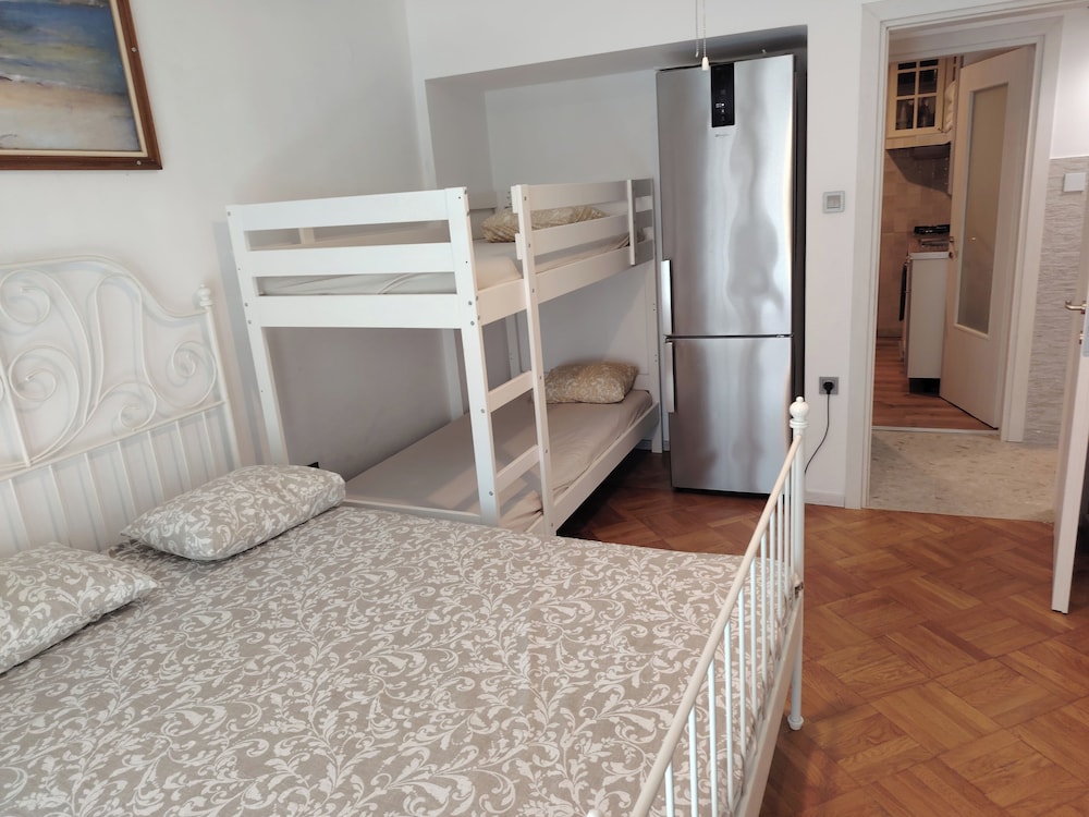 Olgas Luxury Apartment With 4 Bedrooms