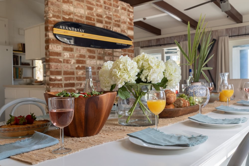 Sandpiper by Avantstay Gorgeous Beachside Home w Spacious Yard Chic Design